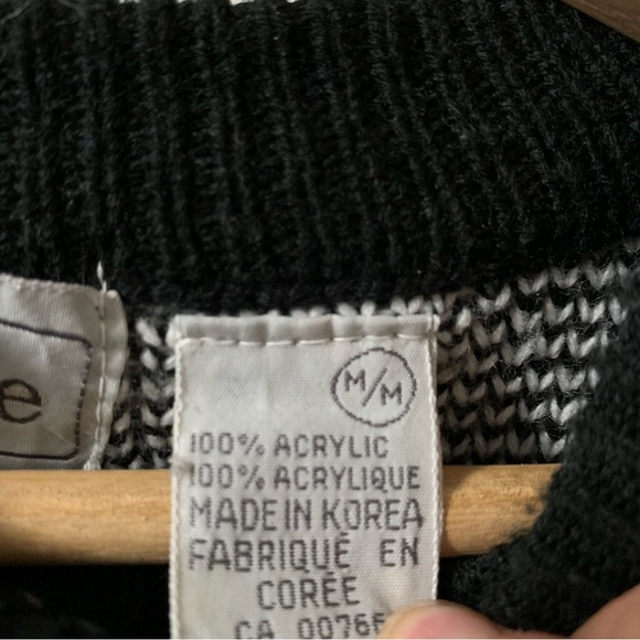 Vintage Knit Sweater 🤍 - Picture 7 of 7